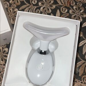 Facial Massager in White and Silver
